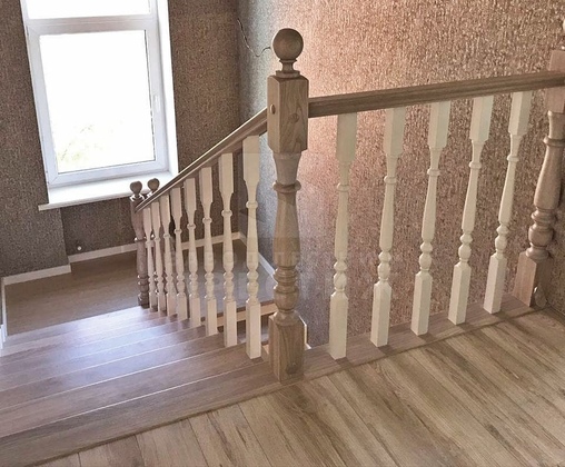 Классическая лестница с белыми подступенками ЛС-1602 - фото 6